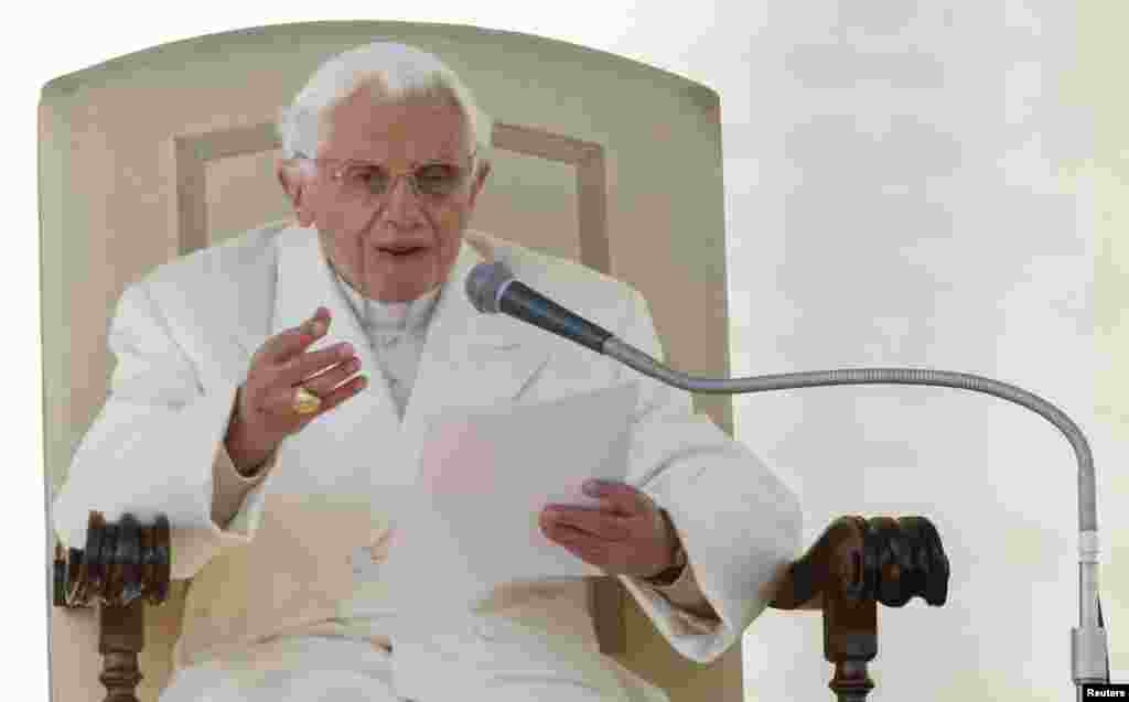Ðức Giáo Hoàng Benedict XVI chủ trì lễ cầu nguyện và gặp gỡ giáo dân lần cuối trước khi thoái vị vào ngày 28/2/2013.