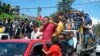 Una caravana de indígenas llega al sur de Quito, la capital de Ecuador, para unirse a una movilización nacional contra el gobierno ecuatoriano el 15 de junio de 2022. 
