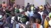 Paul Pogba accueilli par une foule en liesse à Conakry