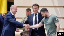 Смртоносни руски ракетни напади денес го погодија главниот град на Украина, како дел од 75 проектили лансирани врз државата