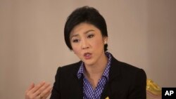 잉락 친나왓 태국 총리가 신임 여부를 묻는 국민투표를 실시하겠다고 발표했다.