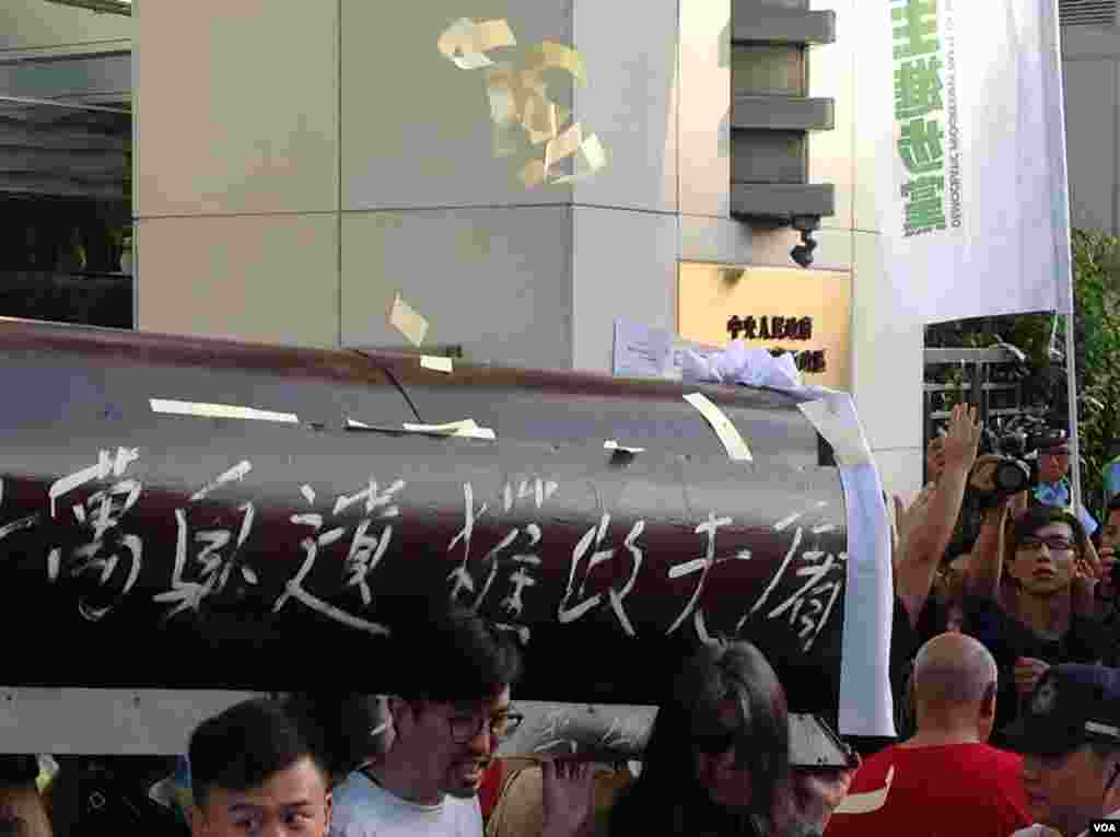 香港支联会举行年度爱国民主大游行(美国之音海彦拍摄)