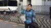 709案最早被抓捕的王宇律師在最高檢外（Whatsapp群組圖片）