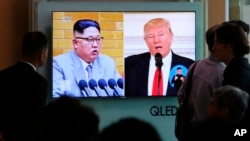 Hình ảnh ông Kim Jong Un và Tổng thống Donald Trump trong một chương trình truyền hình của Hàn Quốc.