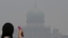 Kantor PM Malaysia di Putrajaya, Malaysia diselimuti kabut asap dari kebakaran hutan di Indonesia (foto: dok). RI dan Malaysia telah sepakat untuk menjalin kerjasama dalam mengatasi masalah asap. 