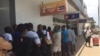 Badinga imali eZimbabwe ngesikhathi ilizwe lilwisana lomkhuhlane weCoronavirus COVID-19.