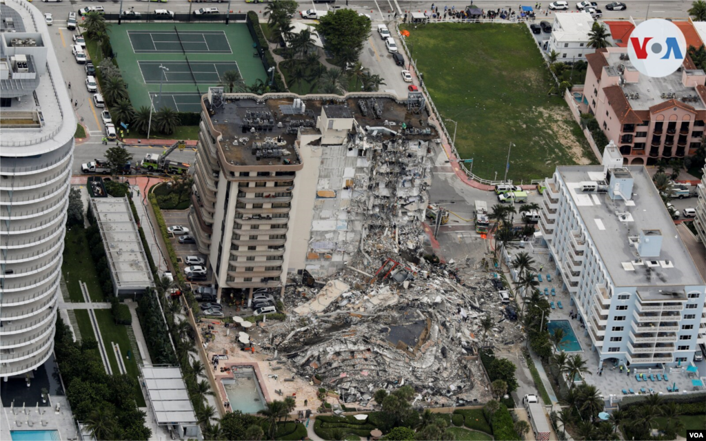 La alcaldesa del condado de Miami-Dade, Daniella Levine Cava, dijo a los periodistas que 99 personas permanecieron desaparecidas durante unas 18 horas después del colapso, aunque es posible que algunas no estuvieran en el edificio en ese momento.