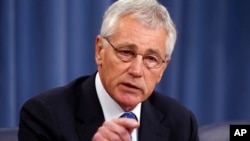 El secretario de Defensa, Chuck Hagel, habla en una conferencia de prensa en el Pentágono, sobre la seguridad en el Astillero Naval.