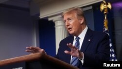 El presidente Trump durante la rueda de prensa celebrada este lunes en la Casa Blanca para informar sobre la situación de la pandemia en Estados Unidos.