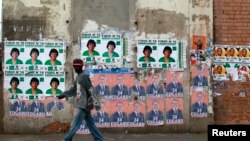 Des posters de campagne au centre de la capitale Antananarivo.