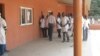 Candidatos ao ensino médio pedem escolas e não fábrica de cervejas em Luanda