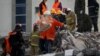 Tim SAR melakukan pencarian korban di sekitar bangunan yang runtuh di kota Durres, Albania, yang diguncang gempa kuat, Selasa, 27 November 2019. 