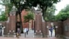 Cổng trường Đại học Harvard, nơi có nhiều sinh viên quốc tế theo học