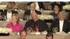 川普克林顿出席慈善晚宴 相互调侃