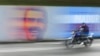 Vista general de un mural para la campaña a la reelección del presidente Nicolás Maduro, en Caracas. Especialistas resaltan cómo el chavismo ha matizado su tradicional rojo en cada una de sus campañas desde 2006.