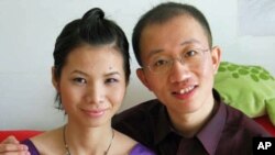 中國著名維權人士胡佳和妻子曾金燕 (資料圖片