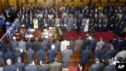 Wanasiasa wa Kenya wakihudhuria kuapishwa kwa wabunge wa bunge la 10 Kenya 2008.