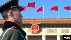 一年一度的兩會即將在北京的人民大會堂舉行。中國軍費連年增長引發外界關注。 （美國之音東方拍攝）