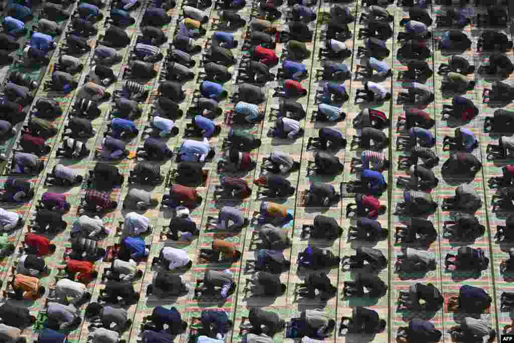Kashmiri Muslims offer Friday prayers on the banks of the Jhelum River while maintaining social distancing as a preventative measure against COVID-19, in Srinagar, India.