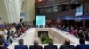 El presidente de la Asamblea Nacional, Jorge Rodríguez, arriba al centro, encabeza una reunión con organizaciones políticas para acordar una fecha para las elecciones generales de este año, en Caracas, Venezuela, el 14 de febrero de 2024. (Foto AP/Matías Delacroix)