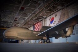 해리 해리스 주한 미국 대사는 지난 4월 트위터에 ‘대한민국공군’ 글자가 적힌 무인정찰기 ‘글로벌호크’ 1기 사진을 공개했다. 사진 출처: 해리 해리스 주한 미국 대사 트위터 캡처