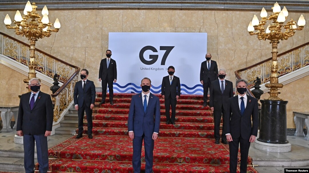 주요 7개국(G7) 외무장관들이 신종 코로나바이러스 팬데믹 사태 이후 처음으로 영국 런던에서 대면 회의를 갖고 기념 촬영을 했다. 