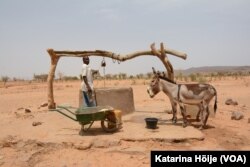 Small-scale skirmishes over land and water points together with banditry and deadly attacks risk destabilizing the central Mopti region. Picture taken June 24, 2016.