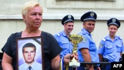 Мать Дмитрия Ящука не верит в суицид своего сына