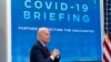 លោកប្រធានាធិបតី Joe Biden ជួបជាមួយក្រុមឆ្លើយតបនឹងជំងឺកូវីដ១៩ នៅសេតវិមាន ថ្ងៃទី៤ខែមករា ឆ្នាំ២០២២។ (AP)