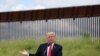 Трамп атаковал иммиграционную политику Байдена во время визита на южную границу