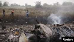 Hiện trường nơi máy bay của hãng hàng không Malaysia MH17 rơi 