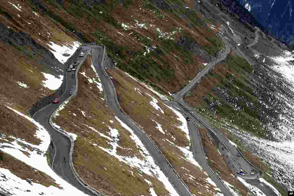 Cyclists climb the Stelvio Pass, 2,757 meters (9,045 ft) above sea level, during the 18th stage of the Giro d'Italia cycling race from Pinzolo to Laghi di Cancano, northern Italy.