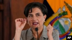 La canciller ecuatoriana, Gabriela Sommerfeld, habla ante la prensa sobre cooperación internacional en seguridad en Quito, Ecuador, el miércoles 24 de enero de 2024.