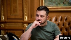 Rais wa Ukraine Zelenskiy akizungumza na rais wa Marekani Joe Biden kwa njia ya simu, Kyiv Okt 4, 2022