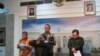Menaker Hanif Dakiri menjelaskan Paket Kebijakan Ekonomi Jilid 4 soal upah buruh di kantor Presiden, Kamis 15 Oktober 2015. (VOA/Andylala)