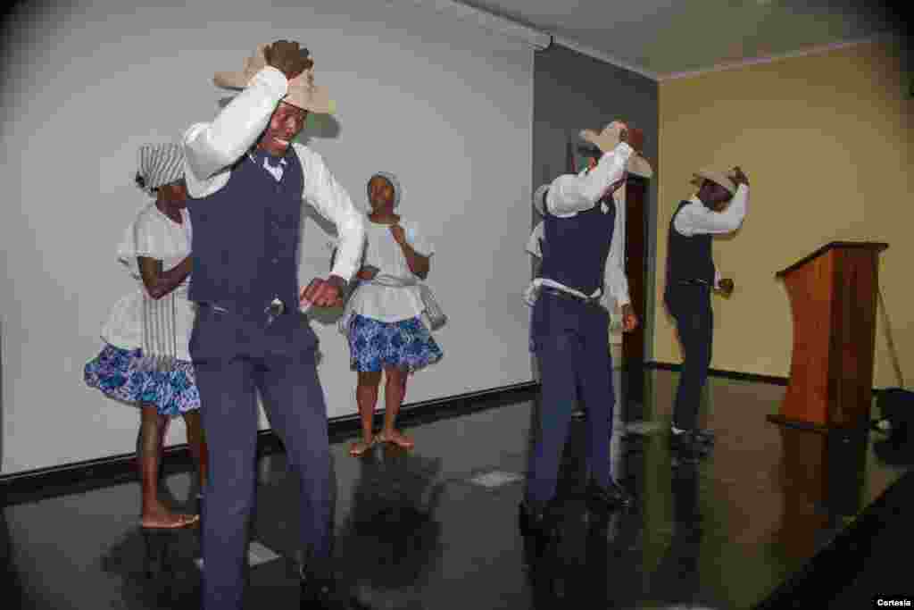 A cerimônia terminou com um espetáculo da Companhia de Dança e Teatro "Legi Tela," que executou o "Pucha tradicional são-tomense, 5 de março de 2018.