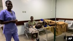 Abantu abasesibhedlela sikahulumende abadinga uncedo.
