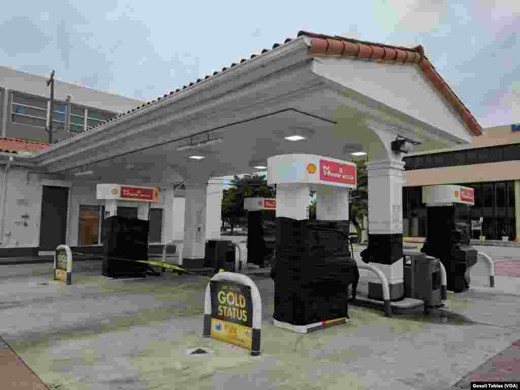 Estaciones de gasolina cerradas en Florida por Irma.