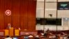 香港立法會三讀通過有關公職人員宣誓修訂條例，納入區議員需要宣誓，引發民主派區議員辭職潮 (美國之音湯惠芸)