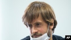 Петр Верзилов