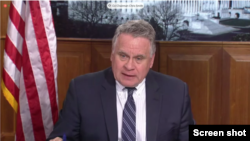 共和黨聯邦眾議員、湯姆·蘭托斯人權委員共同主席史密斯（Rep. Chris Smith, R-NJ）主持聽證會，聚焦中國新疆人權問題。(2021年5月18日)