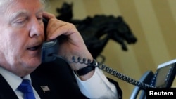 Presidente Donald Trump ao telefone com Vladimir Putin, Presidente russo