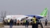 Pesawat penumpang buatan China C919 bersiap lepas landas perdana di Bandara Internasional Pudong di Shanghai, 5 Mei 2017.