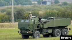 Реактивная система залпового огня HIMARS (архивное фото)
