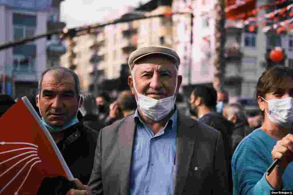 CHP Genel Başkanı Kemal Kılıçdaroğlu, erken seçim çağrısıyla başlattığı "Milletin Sesi" miting serisinin ilkini Mersin'de düzenledi