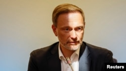 Министр финансов Германии Кристиан Линднер выступает на пресс-конференции в Киеве. 14 августа 2023 г.