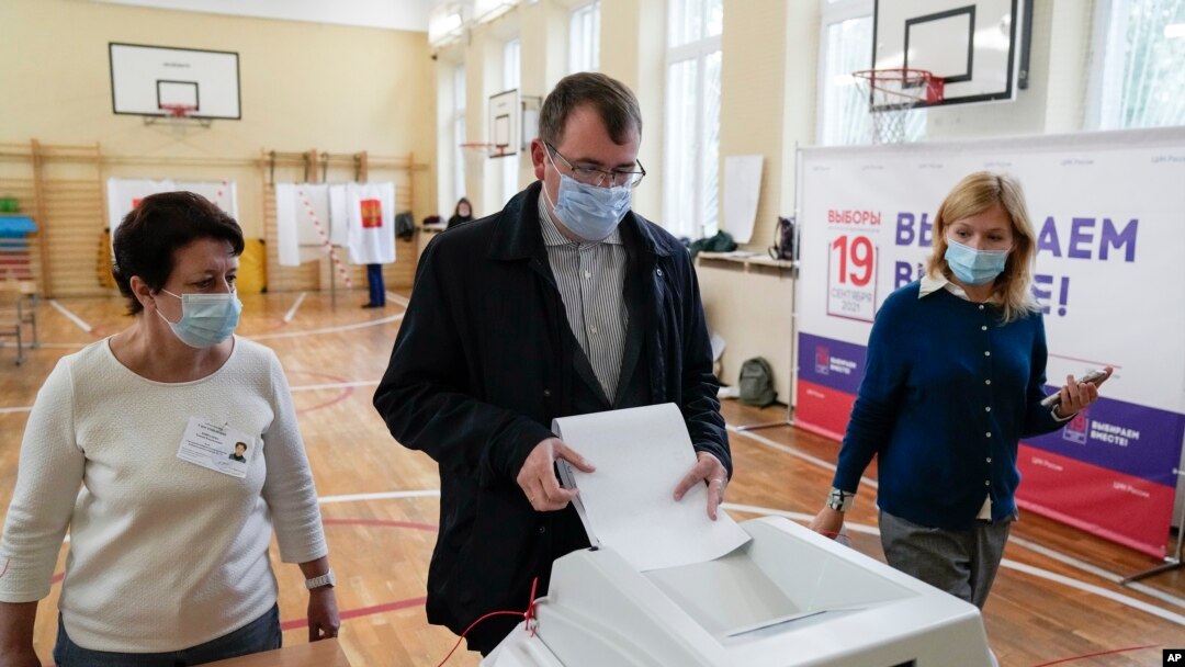Glasanje na biračkom mestu u Moskvi