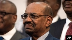 عمرالبشیر رئیس جمهور سودان از سوی محکمۀ بین المللی جرایم به ارتکاب جنایات جنگی متهم است.