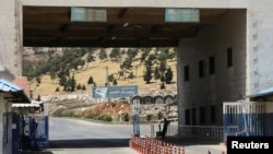 Bango la barabarani linalosomeka "Karibu kwenye mpaka wa Bab al-Hawa" (Welcome to Bab al-Hawa) katika mpaka wa Syria na Uturuki. Syria, June 10, 2021. 