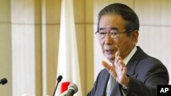 Tokyo Gov. Shintaro Ishihara speaks during a news conference in Tokyo, October 25, 2012.